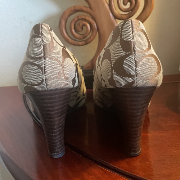 Coach Wedges Size 9.5B - Picture 4 of 9